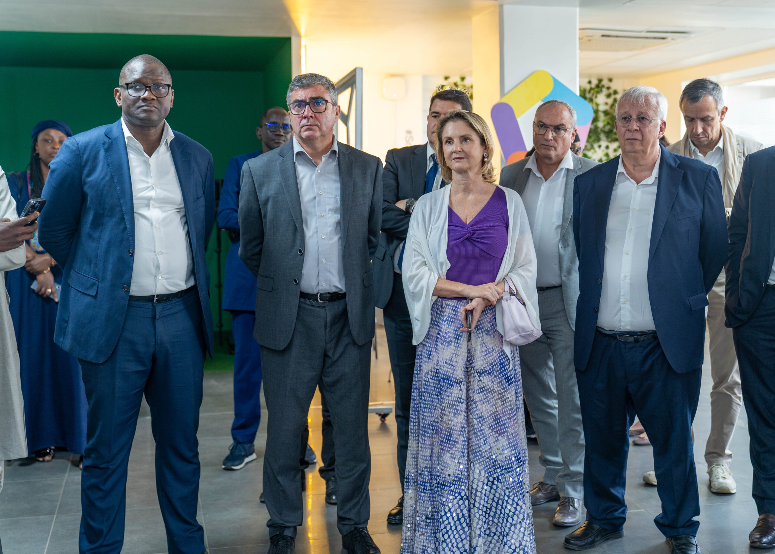 Visite de Jacques Aschenbroich, président du conseil d'administration d'Orange à l'Orange 5G Lab de Dakar