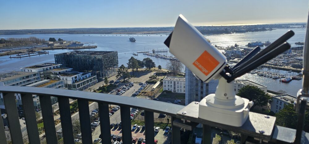 caméra 5G qui observe la boule horaire
